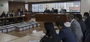 El Tribunal Penal integrado por (de izquierda a derecha) Wilman Ter&aacute;n, David Jacho e Iv&aacute;n Larco anunci&oacute; la tarde de este jueves 7 de noviembre de 2019 la resoluci&oacute;n.