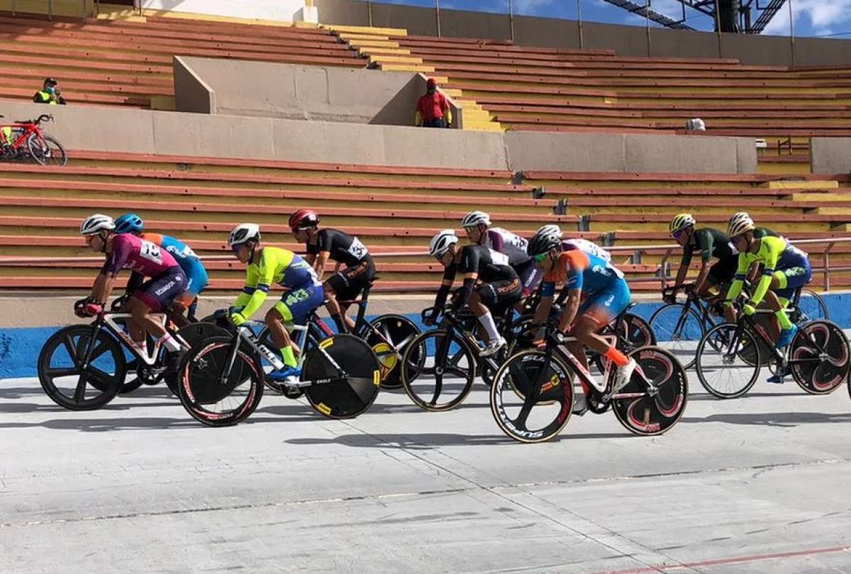Ciclistas llegarán al aeropuerto de Quito en sus bicicletas para trasladarse a los Juegos Bolivarianos, en Colombia