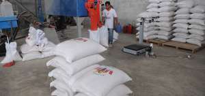 En la actualidad, los due&ntilde;os de las grandes piladoras afirman que  compran arroz grano largo y lo pagan a $ 35,50, su precio oficial.