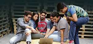 Neythan Le&oacute;n, Kelly Idrovo, Miguel Rivas, Lex Brunett, Carlos Ram&iacute;rez y Ariel Dume, los j&oacute;venes creadores de la aplicaci&oacute;n Re Ocean.  