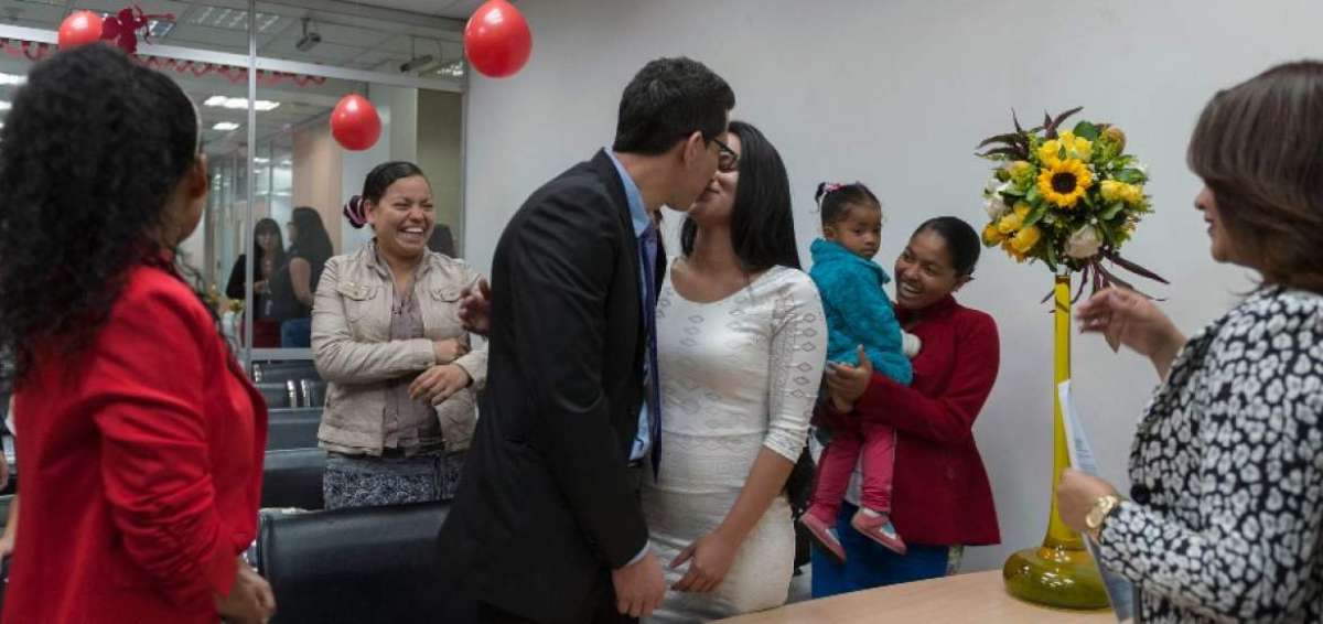 366 parejas celebran su matrimonio en San Valent&iacute;n