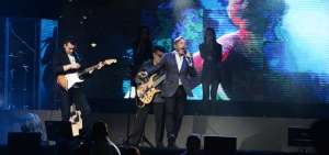 Ricardo Montaner estuvo acompa&ntilde;ado en el escenario de seis m&uacute;sicos y cuatro coristas.