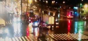 Las c&aacute;maras del ECU911 registraron un accidente de tr&aacute;nsito, la noche del viernes, en la entrada del Trinipuerto en la ciudad de Guayaquil.