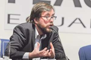 Fernando Krakowiak Profesi&oacute;n: Editor y docente de Pol&iacute;ticas y Planificaci&oacute;n de la Comunicaci&oacute;n y Econom&iacute;a de la Informaci&oacute;n en la UBA. 