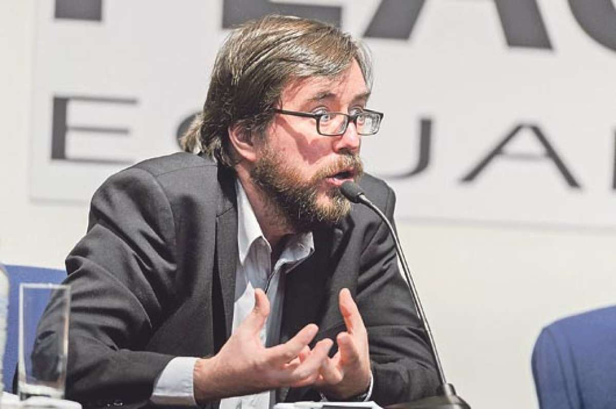 Fernando Krakowiak Profesi&oacute;n: Editor y docente de Pol&iacute;ticas y Planificaci&oacute;n de la Comunicaci&oacute;n y Econom&iacute;a de la Informaci&oacute;n en la UBA. 