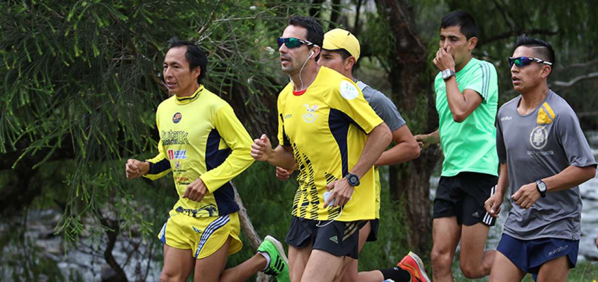 Byron Piedra (centro) retomar&aacute; las pruebas de largo aliento. Prev&eacute; competir a fin de a&ntilde;o en Nueva York. 