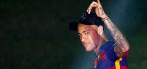 Neymar renueva por 5 temporadas m&aacute;s con el Barcelona