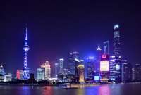 Shanghái dispone masivo confinamiento por potente brote de covid-19
