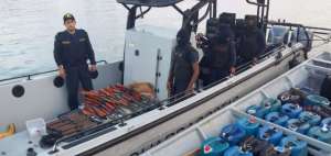 Armada decomisa explosivo y combustible en Esmeraldas