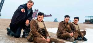 El director Christopher Nolan da indicaciones a parte del elenco de la cinta b&eacute;lica.