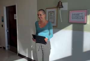 Tras 181 días de tratamiento, María Teresa “La Flaca” Guerrero anunció entre lágrimas que terminó su quimioterapia contra el cáncer de ovarios y que ahora se encuentra en remisión.