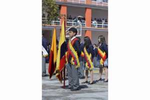 Christian Trujillo fue el abanderado en la jura de la bandera del colegio Benalc&aacute;zar, en Quito. FOTO: MIGUEL JIM&Eacute;NEZ. 
