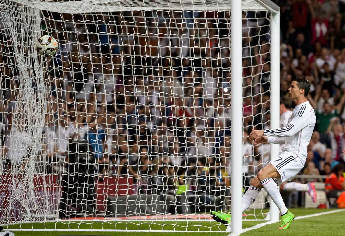 Cristiano Ronaldo festeja uno de los 3 goles que anot&oacute; esta tarde. Foto: AFP
