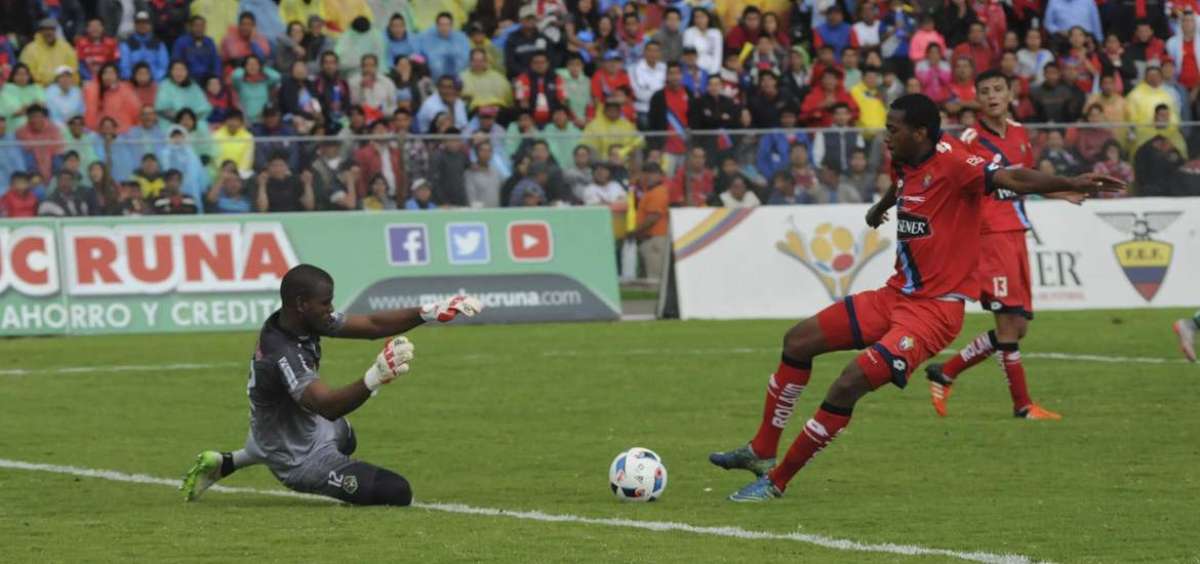 El Nacional gana y trepa a lo m&aacute;s alto de la tabla