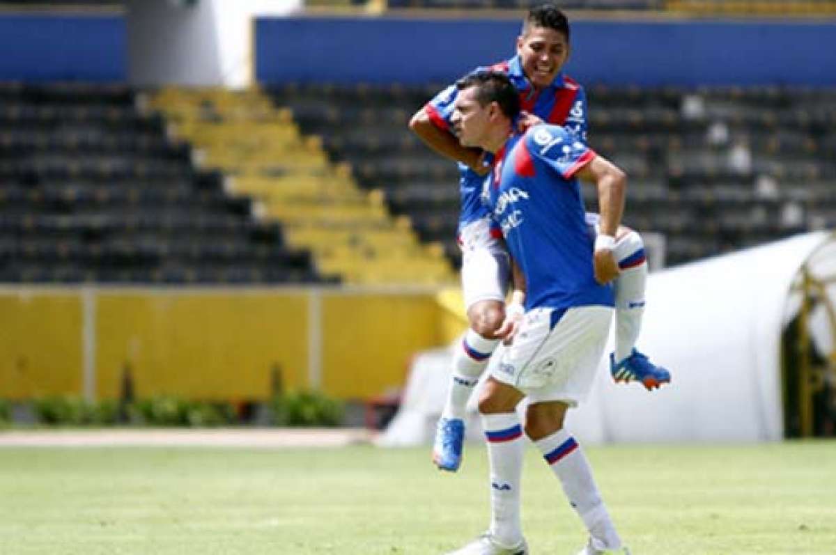 Carlos Garc&eacute;s fue el anotador de la tarde en el estadio Ol&iacute;mpico Atahualpa. Foto: API