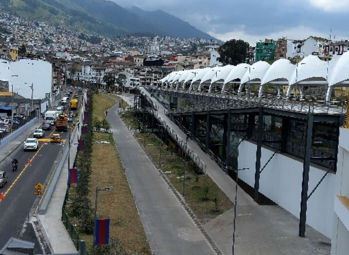 De acuerdo con informaci&oacute;n municipal, el motivo de la medida fue la detecci&oacute;n de una serie de desprendimientos del cielo raso, filtraciones y signos de humedad.