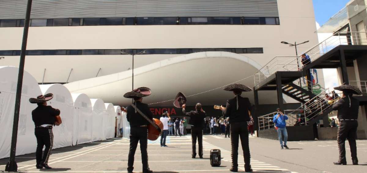 M&aacute;s de 2.000 artistas dieron serenata a las madres