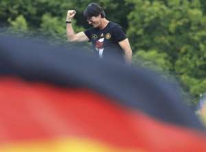 L&ouml;w seguir&aacute; como seleccionador de Alemania hasta la Eurocopa 2016
