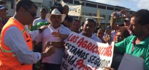 Presidente Correa visit&oacute; zonas afectadas en Rocafuerte