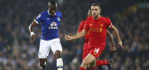 Liverpool vence al Everton de &Eacute;nner Valencia