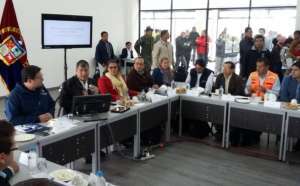 El presidente sostiene una reuni&oacute;n con el COE que se activ&oacute; por la actividad del volc&aacute;n Cotopaxi. Foto: Cortes&iacute;a del Ministerio Coordinador de Seguridad.  
