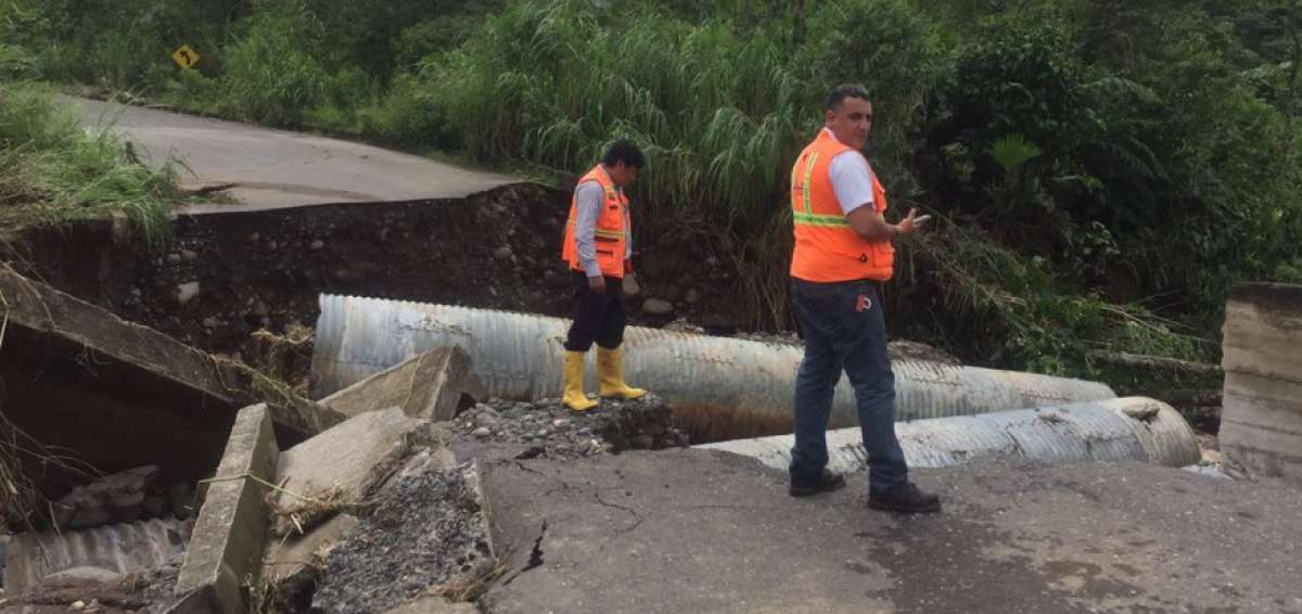 A causa de lluvias colapsa puente sobre el r&iacute;o Llandia, en Pastaza