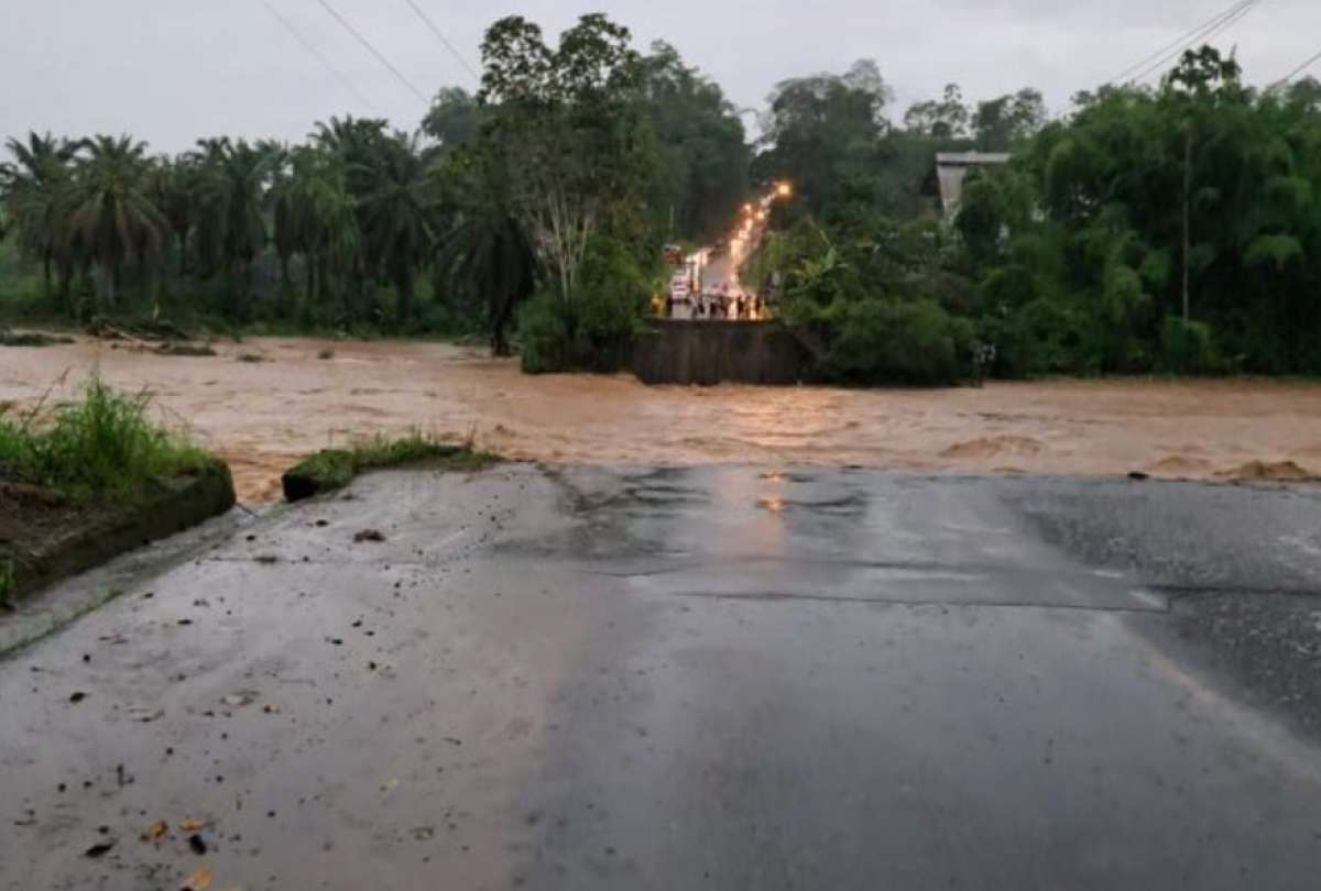 Puente del río Blanco colapsa por fuertes lluvias