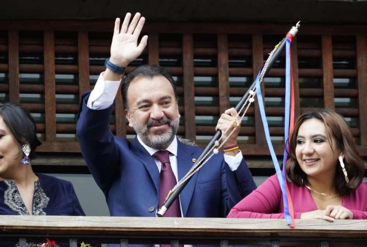Pabel Muñoz recibe el bastón de mando y asume funciones como alcalde de Quito