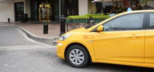 En el centro de la ciudad, las cooperativas de taxis tienen convenios con hoteles para el transporte de los hu&eacute;spedes.