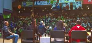Len&iacute;n Moreno mantuvo masivo encuentro con j&oacute;venes en Quito