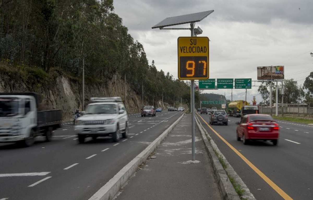 Los conductores que pasen de un rango moderado, que va de 90 a 120 km son multados. Foto: Fernando Sandoval / El Tel&eacute;grafo 