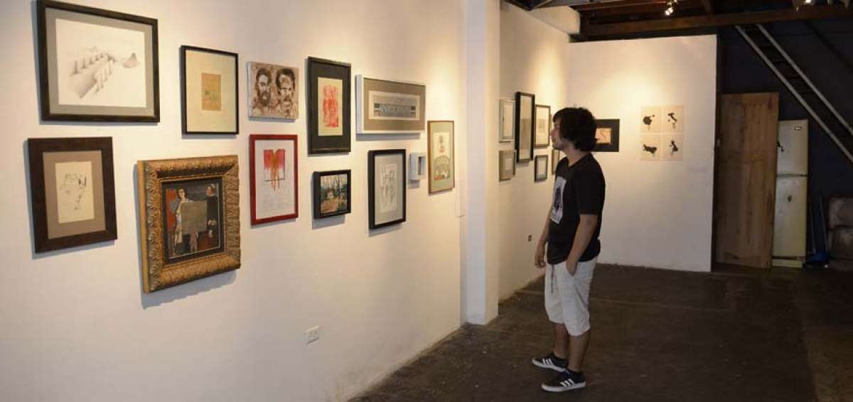 Se muestran los bocetos de artistas de distintas generaciones como Flavio &Aacute;lava, Sol&aacute; Franco y Judith Guti&eacute;rrez.  