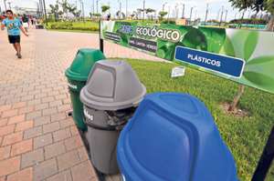 El Parque Samanes es uno de los pocos espacios en donde se pueden encontrar tachos para reciclaje. Foto: Miguel Castro / El Tel&eacute;grafo
