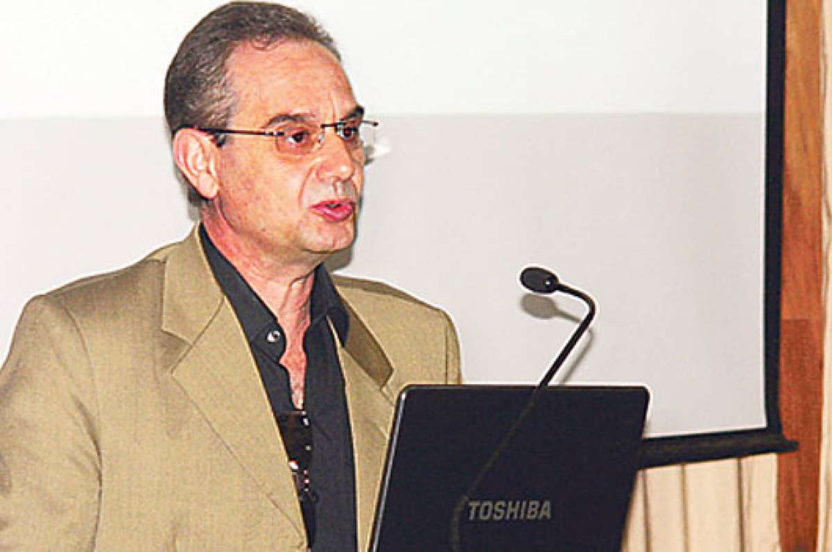 Juan Carlos Arias. Es el director del Archivo Hist&oacute;rico de Loja.