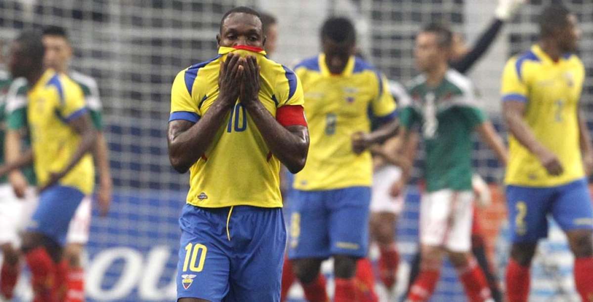 Walter Ayov&iacute; es uno de los jugadores fijos en la alineaci&oacute;n titular del entrenador de Ecuador, el colombiano Reinaldo Rueda. Foto: Afp