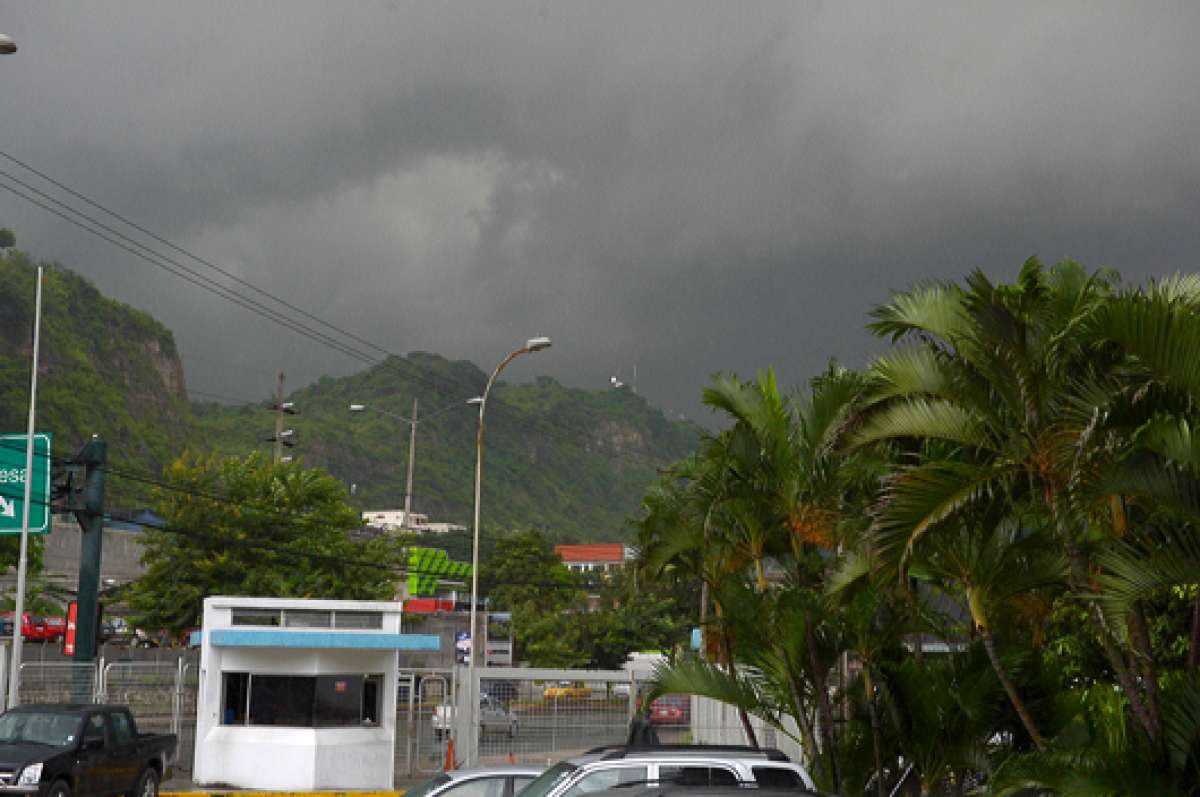 Ligera llovizna cay&oacute; este martes por la noche en Guayaquil