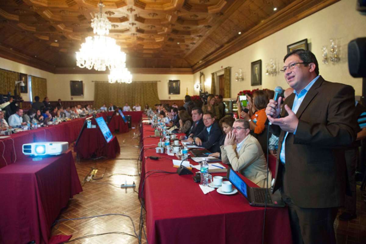 El ministro coordinador de Seguridad, C&eacute;sar Navas, expuso el plan de contingencia por el fen&oacute;meno de El Ni&ntilde;o. Foto: John Guevara / El Tel&eacute;grafo 