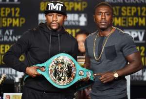 Mayweather y Berto se encontraron cara a cara en Los Angeles el jueves en una conferencia de prensa. Foto: Agencia AFP