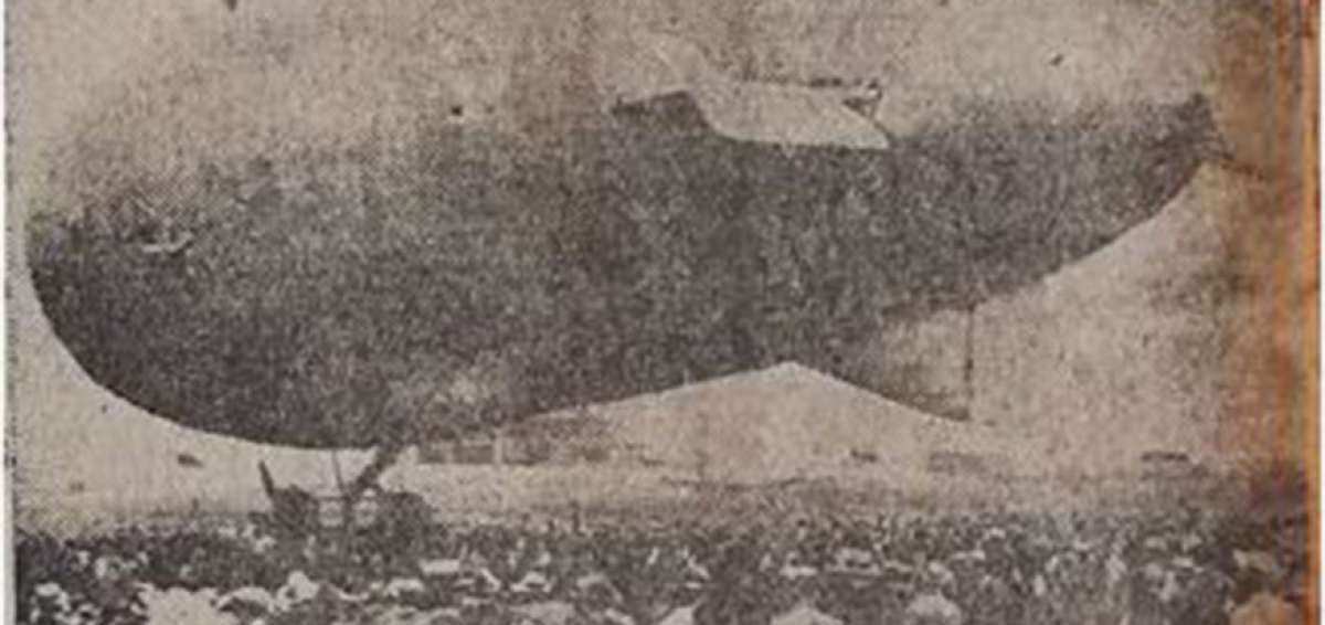 Un dirigible cae  sobre el edificio de un banco