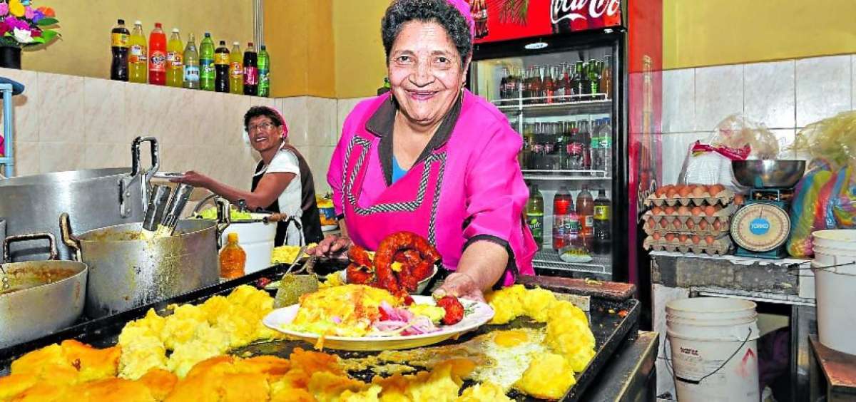 Los llapingachos del mercado Central son apetecidos por los turistas nacionales y del extranjero. Se sirven todos los d&iacute;as desde temprano en el centro de la ciudad.