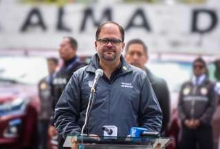 John Reimberg, ministro del Interior, criticó la propuesta de Luisa González sobre la implementación de &#039;gestores de paz&#039;.