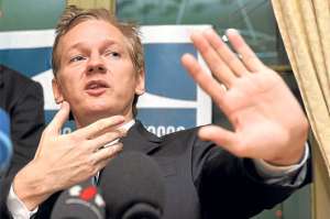 Julian Paul Assange. Experiencia: Programador, periodista y activista de internet australiano, conocido por ser el fundador, editor y portavoz del sitio web WikiLeaks. Foto: Cortes&iacute;a.