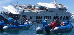 Los ocupantes de la embarcaci&oacute;n de pasajeros evacuaron en dos botes salvavidas. 