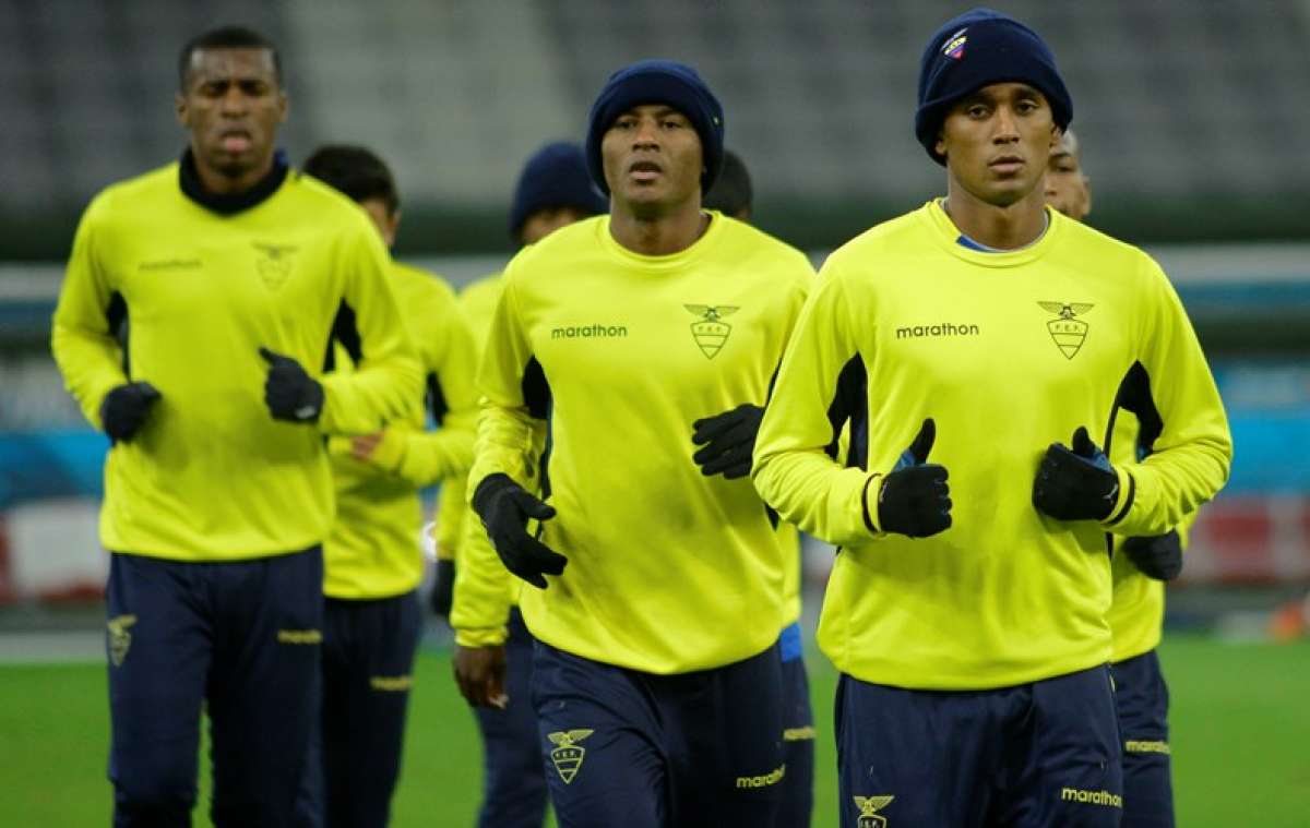 Los jugadores realizaron trotes alrededor del campo donde enfrentar&aacute;n ma&ntilde;ana a Honduras. Foto: AFP