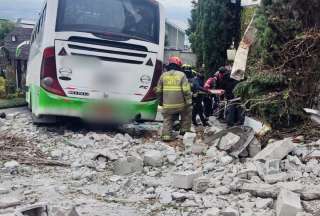 Quito: Bus se impactó contra un cerramiento y dejó nueve heridos