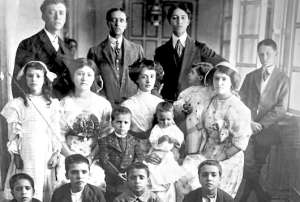 La moda incursion&oacute; tambi&eacute;n entre los cuencanos desde 1939. Muchos de los modelos exclusivos, en ese entonces, fueron tra&iacute;dos desde Francia. Foto: &Aacute;lvaro P&eacute;rez / El Tel&eacute;grafo