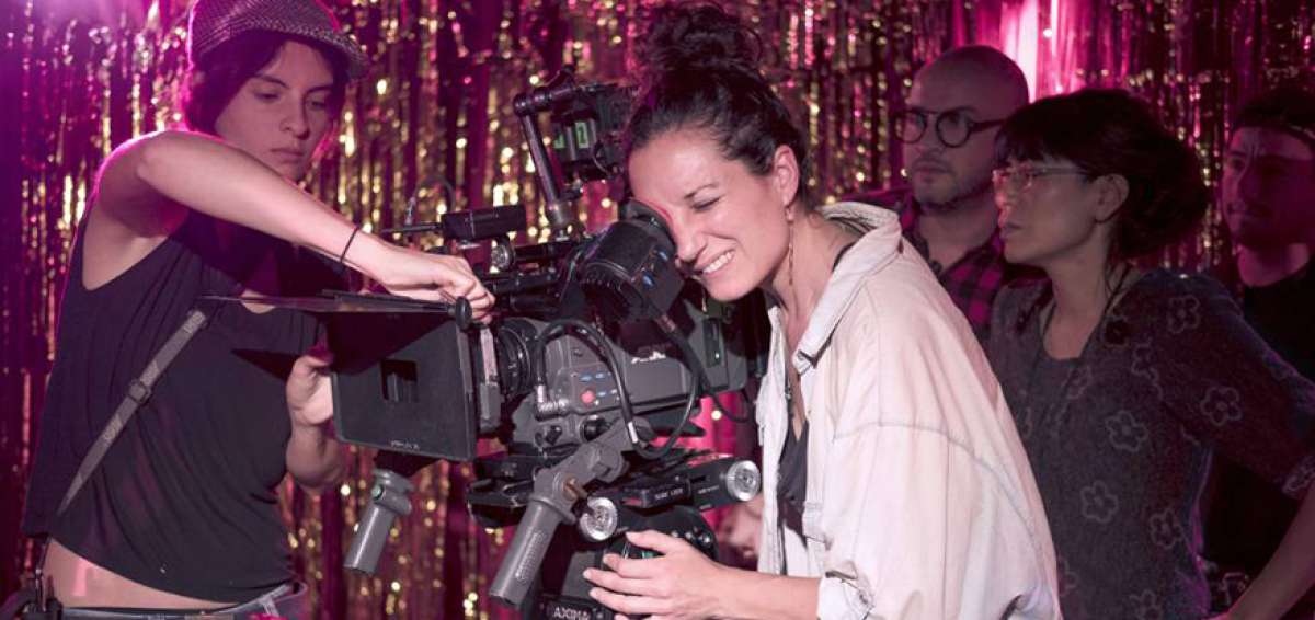 Micaela Rueda (centro) y Gabriela Calvache (derecha) en el rodaje de la cinta La mala noche