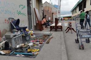  Muebles, martillos, desarmadores, playos,  celulares y otros dispositivos tecnol&oacute;gicos se exponen a da&ntilde;os  por las lluvias de temporada y el ardiente sol de las ma&ntilde;anas.