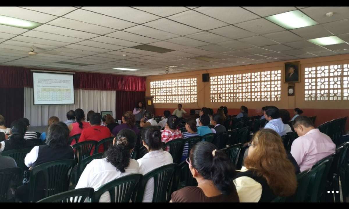 Due&ntilde;os de 230 bares escolares de unidades Educativas son capacitados sobre buena higiene 
