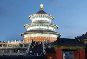 El Templo del Cielo está ubicado en el distrito Dongcheng, al sur de la Ciudad Prohibida, en Beijing. 